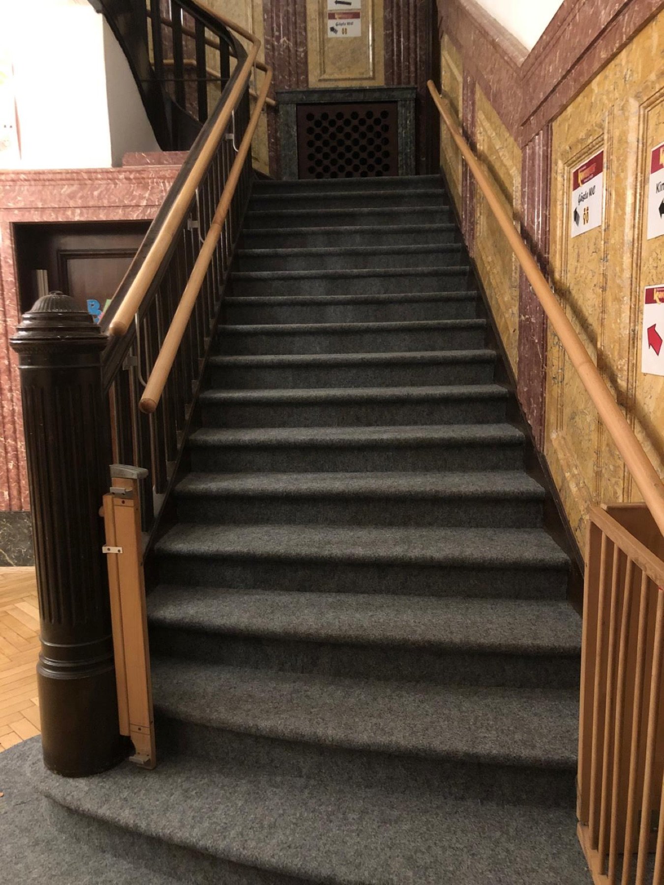 Bodensanierung: Teppichtreppe 2